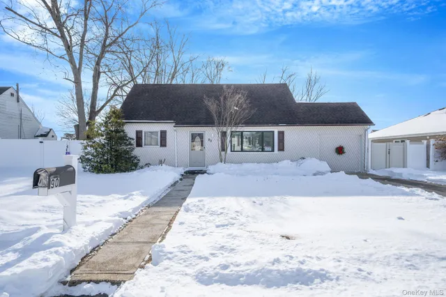 $625,000 | 90 Winchester Drive, Lindenhurst, NY 11757