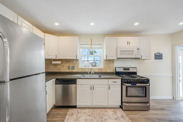 $625,000 | 90 Winchester Drive, Lindenhurst, NY 11757