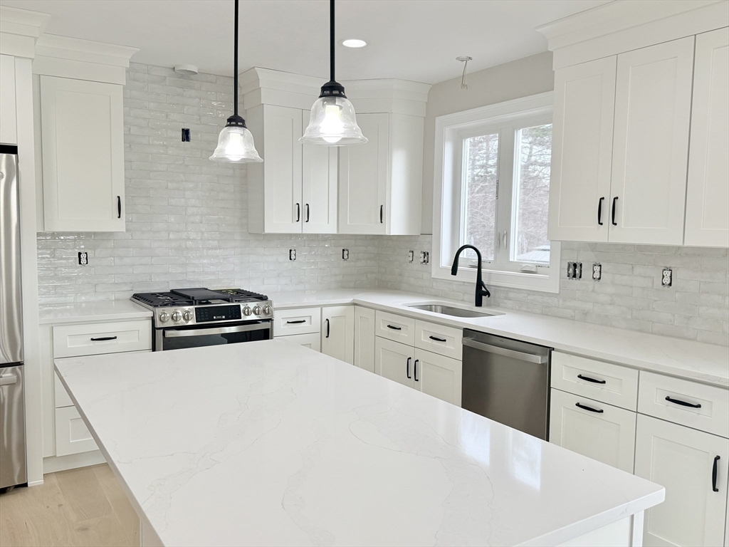 3 Memory Lane Billerica, MA 01821 - Photo 2 of 22