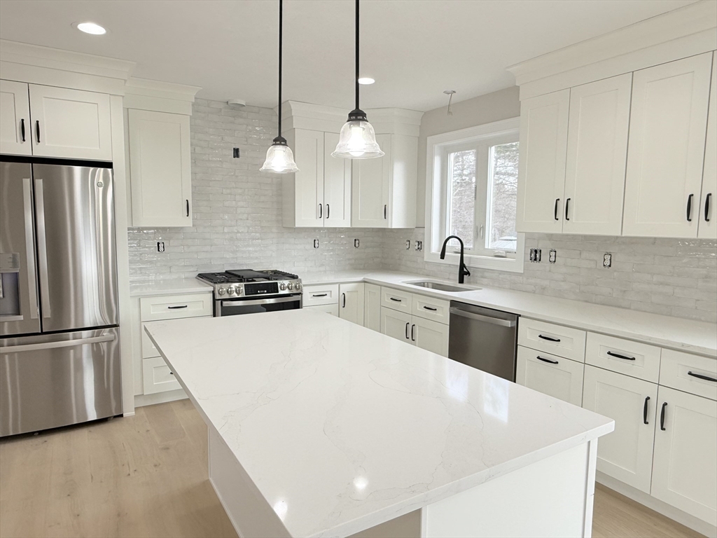 3 Memory Lane Billerica, MA 01821 - Photo 3 of 22