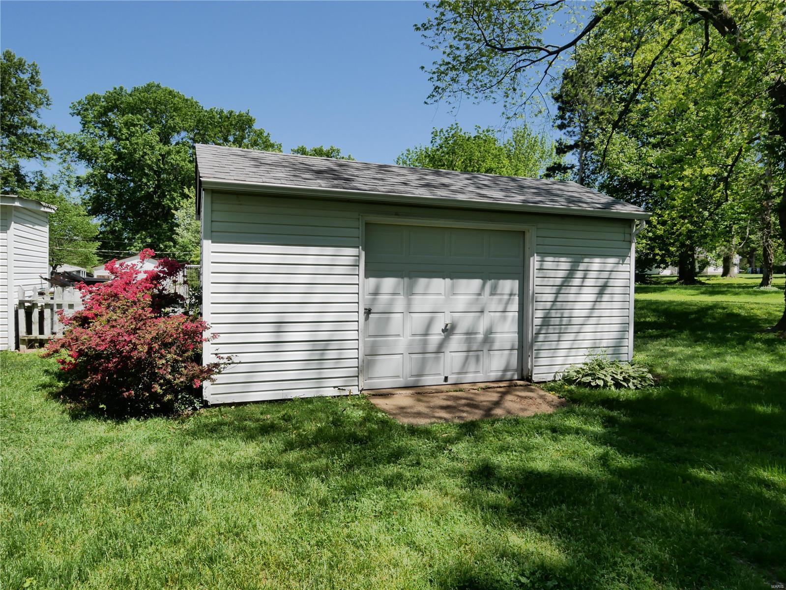 1102 Stein Road St. Louis, MO 63135 - Photo 14 of 44 Gallery Image 14