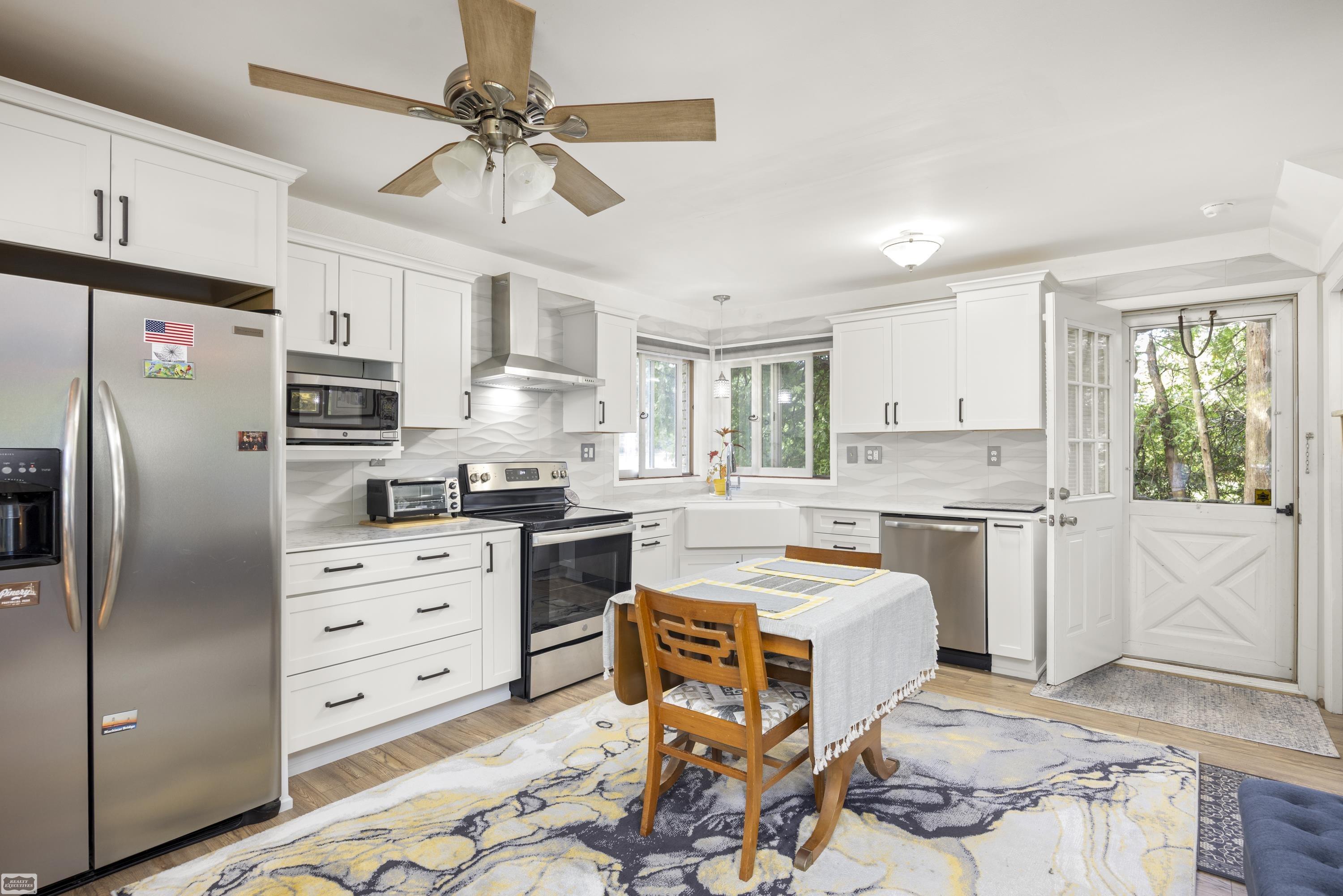 2345 Lakeshore Road Applegate, MI 48401 - Photo 4 of 34