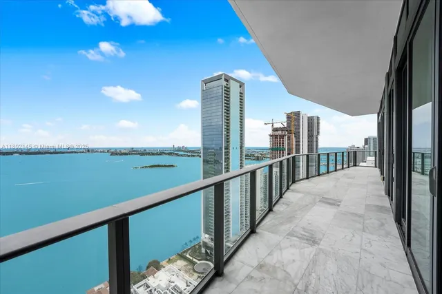 $19,000 | 460 Northeast 28th Street, Unit 4104, Miami, FL 33137