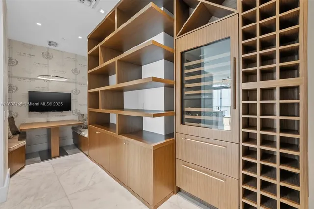 $19,000 | 460 Northeast 28th Street, Unit 4104, Miami, FL 33137