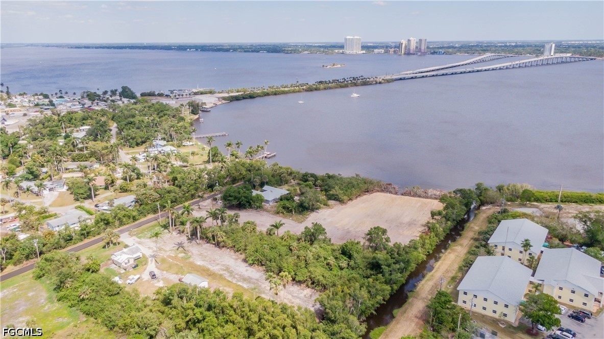 1069 River Road North Fort Myers, FL 33903 - Photo 5 of 7 Gallery Image 5