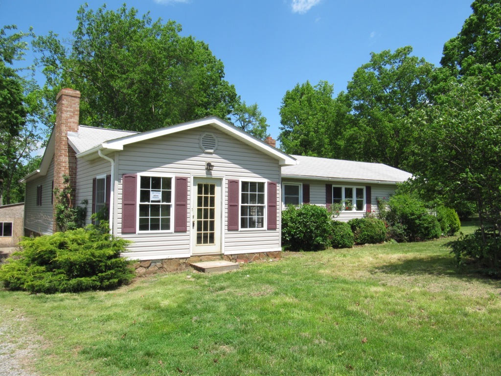 2015 Airport Road Moneta, VA 24121 - Photo 1 of 4 2015 Airport Road