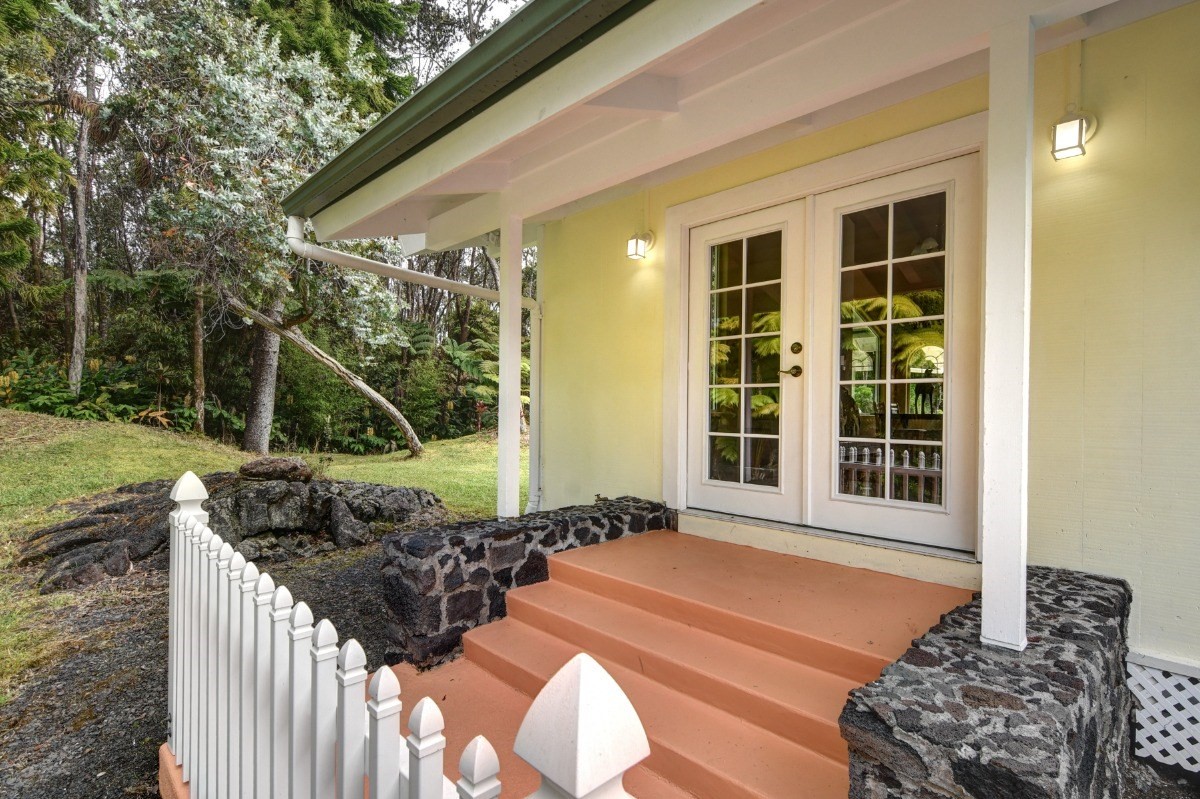 19-4089 Wright Road Volcano, HI 96785 - Photo 8 of 30 a front view of a house with a yard