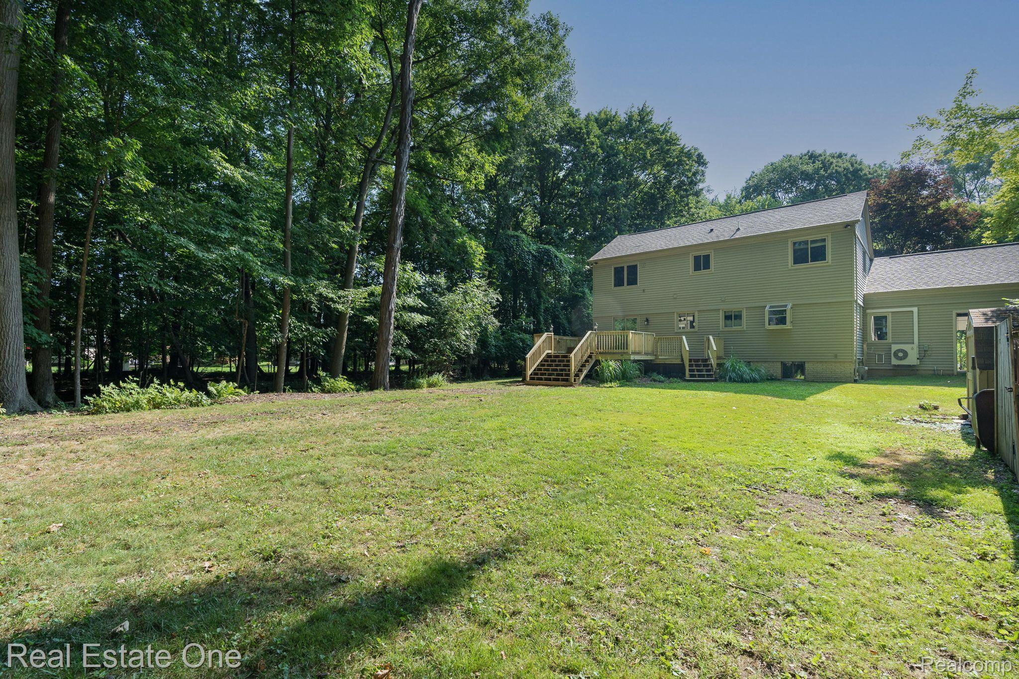 3450 Vardon Drive Rochester, MI 48307 - Photo 23 of 34 Backyard