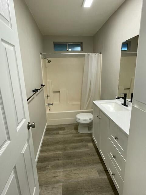 21 3rd Avenue Lewiston, CA 96052 - Photo 11 of 16 guest bathoom