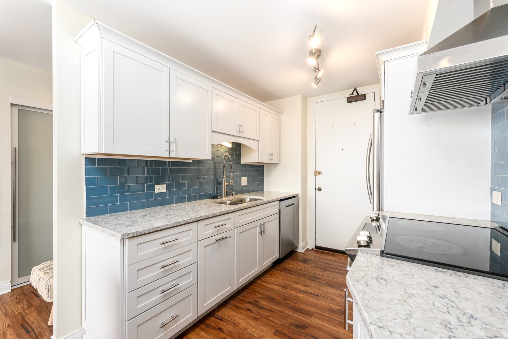 5855 North Sheridan Road, Unit 24J Chicago, IL 60660 - Photo 6 of 25 Gallery Image 6