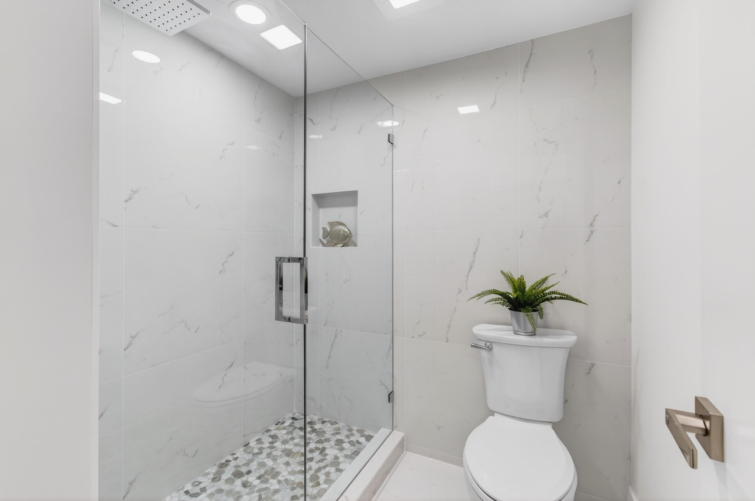 21691 Tall Palm Circle, Unit 3B Boca Raton, FL 33433 - Photo 34 of 66 Primary Bath