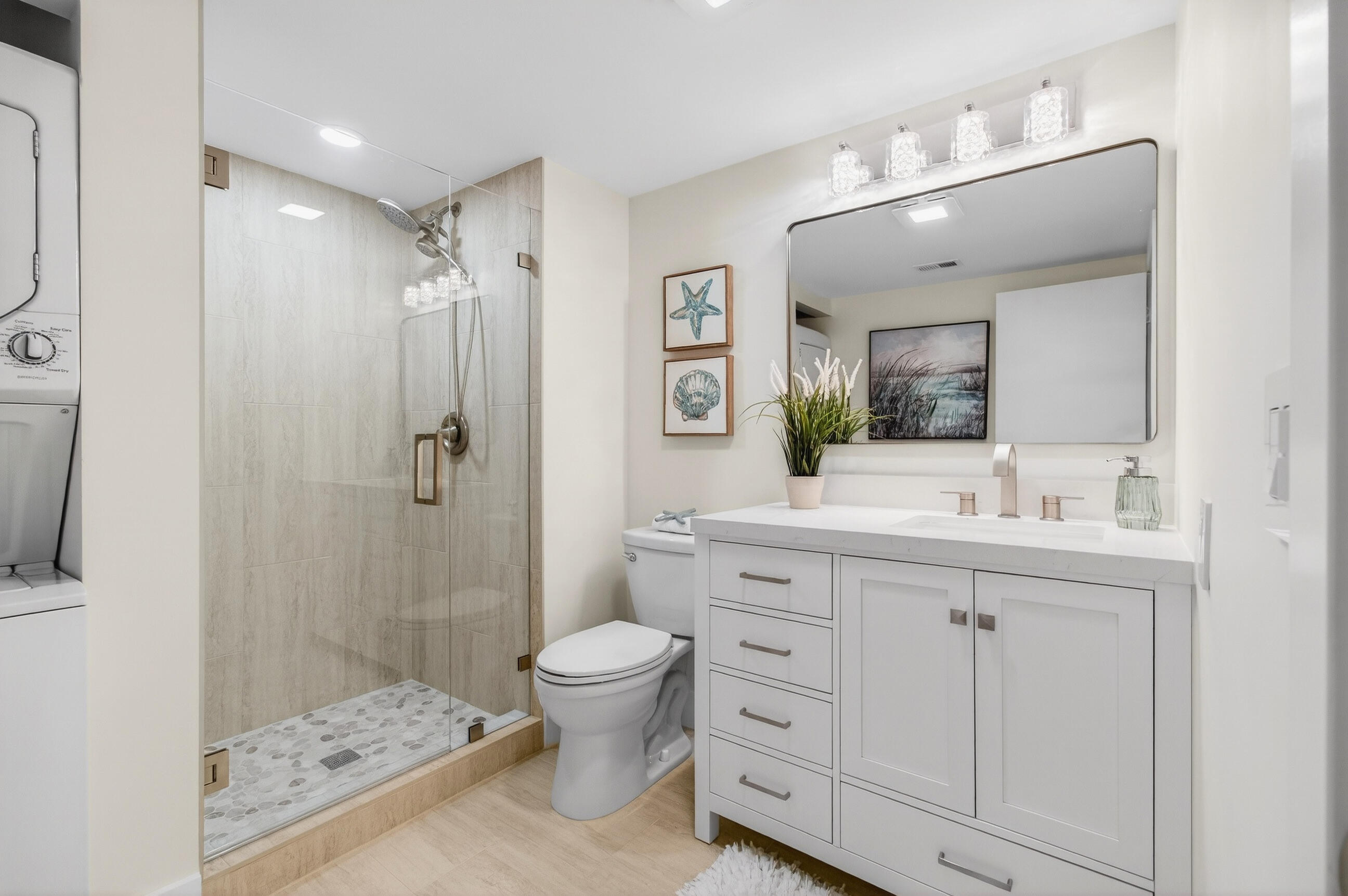 21691 Tall Palm Circle, Unit 3B Boca Raton, FL 33433 - Photo 43 of 66 Guest Bath