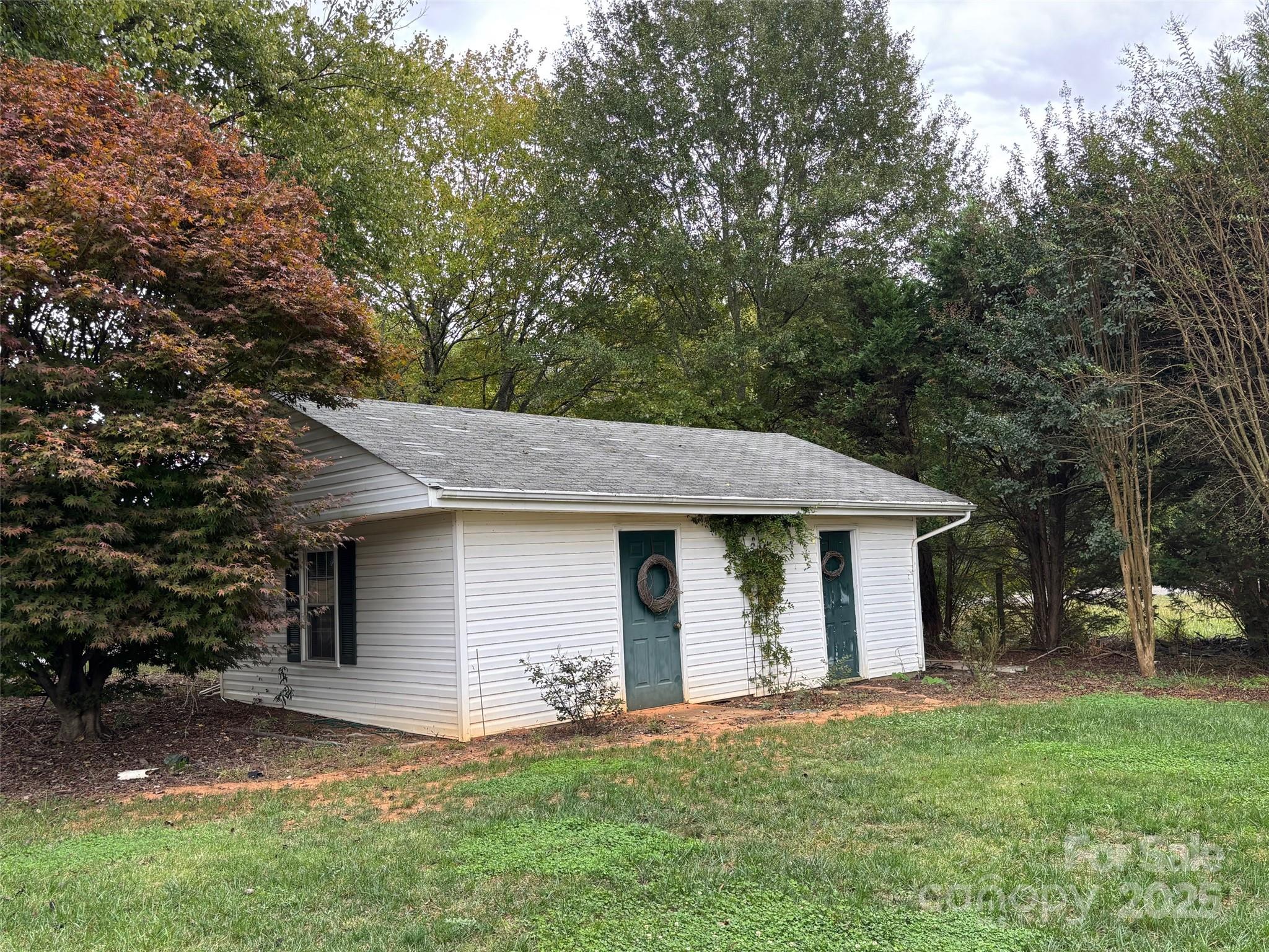 407 State Park Road Troutman, NC 28166 - Photo 4 of 21 a front view of a house with a garden