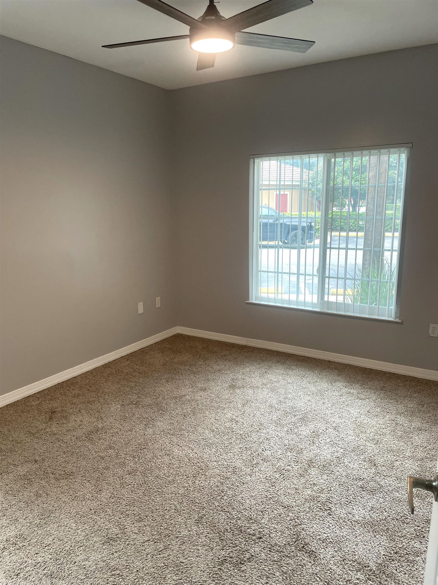 605 Fairway Drive, Unit 107 St. Augustine, FL 32084 - Photo 12 of 20 an empty room with a window