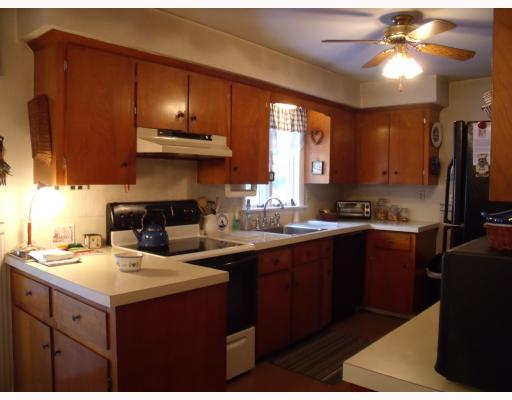 15 Wilson Road Middletown, RI 02842 - Photo 4 of 12 Kitchen.