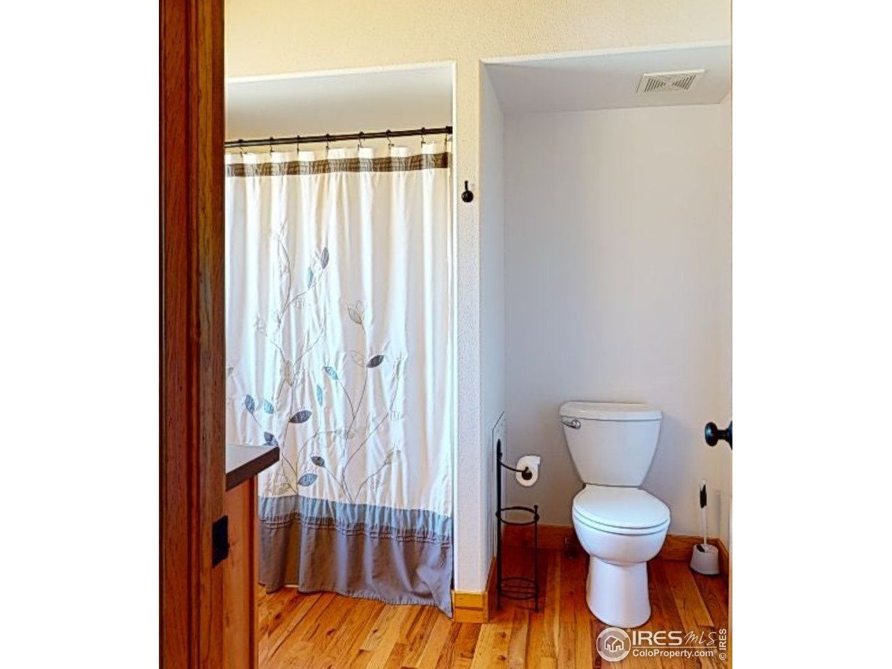 1925 Old Ranch Road Livermore, CO 80536 - Photo 14 of 40 Full master bath.
