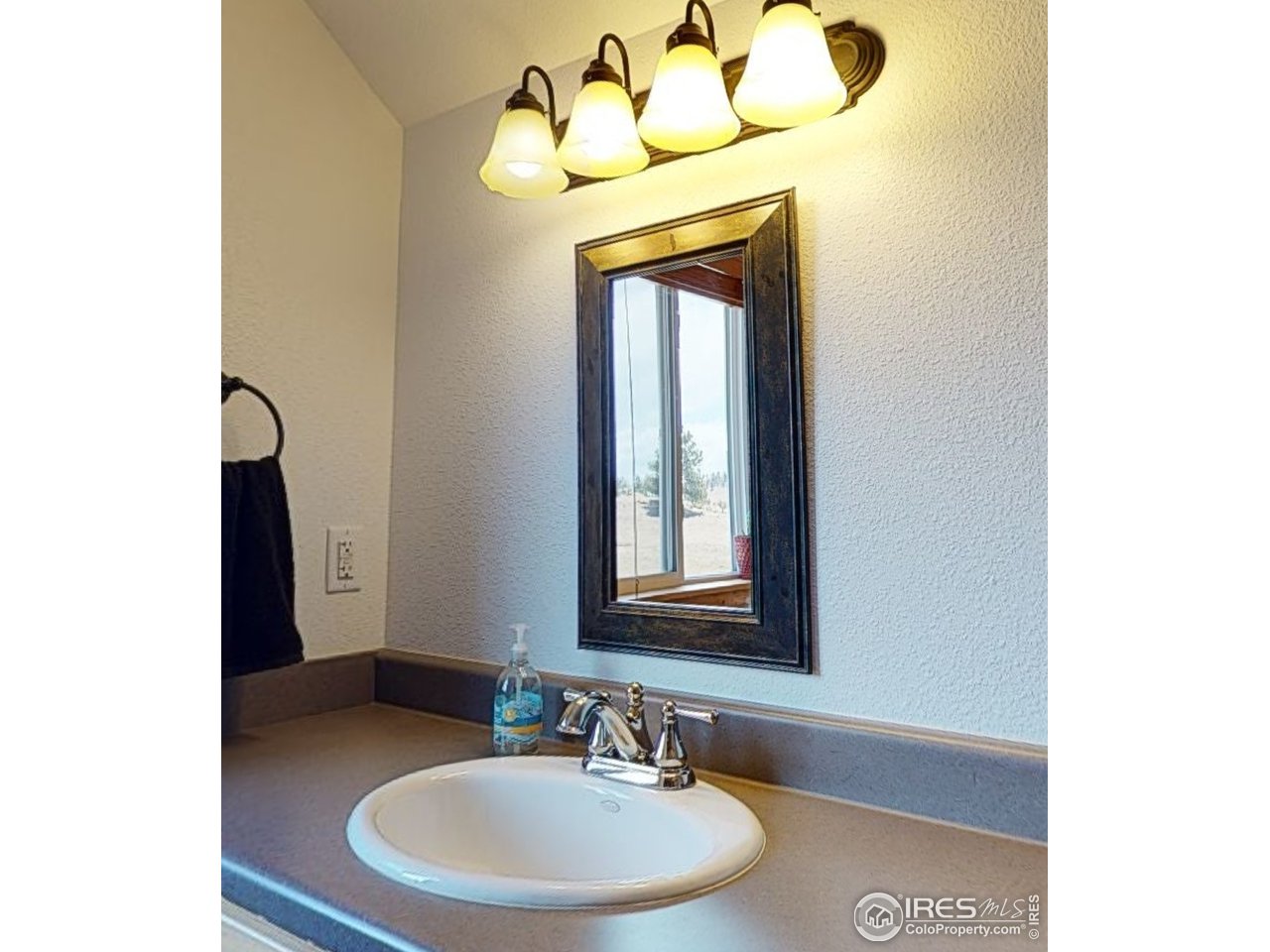 1925 Old Ranch Road Livermore, CO 80536 - Photo 19 of 40 Upstairs bath.