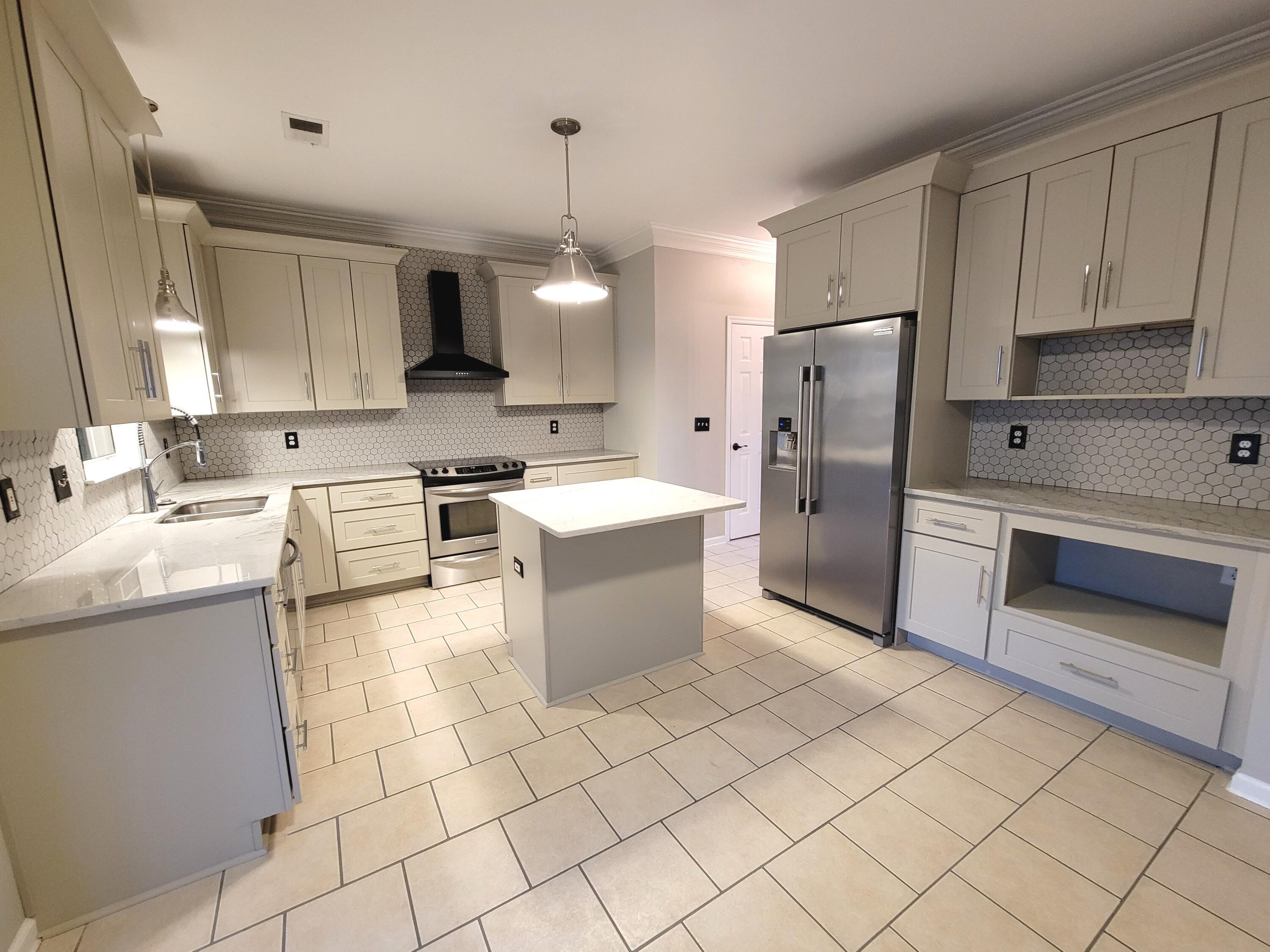 3260 Heathland Way Mount Pleasant, SC 29466 - Photo 5 of 27 20220209_173312 (edited) (1)