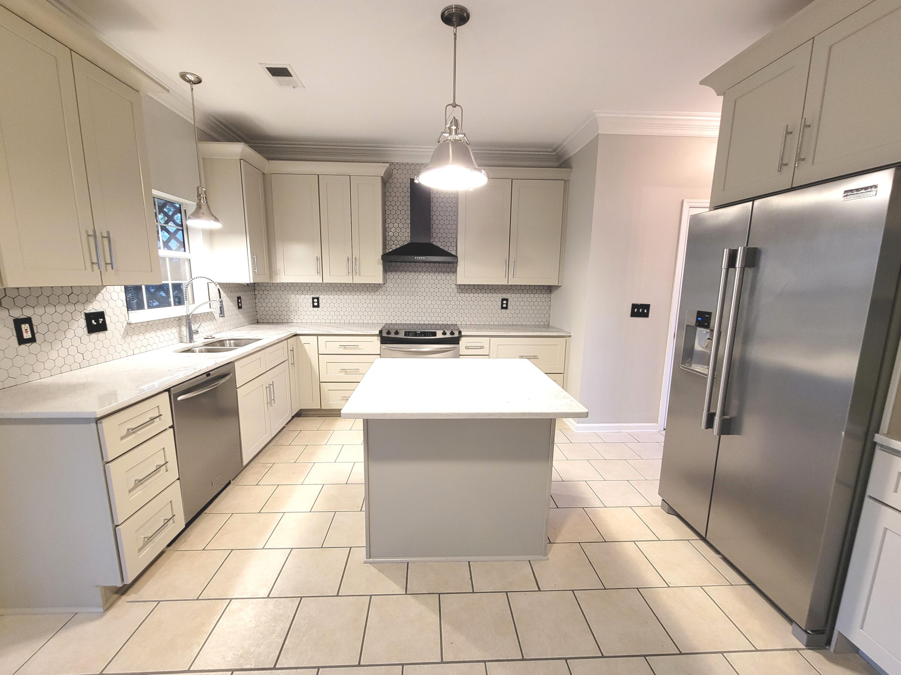 3260 Heathland Way Mount Pleasant, SC 29466 - Photo 6 of 27 20220209_173346 (edited) (1)