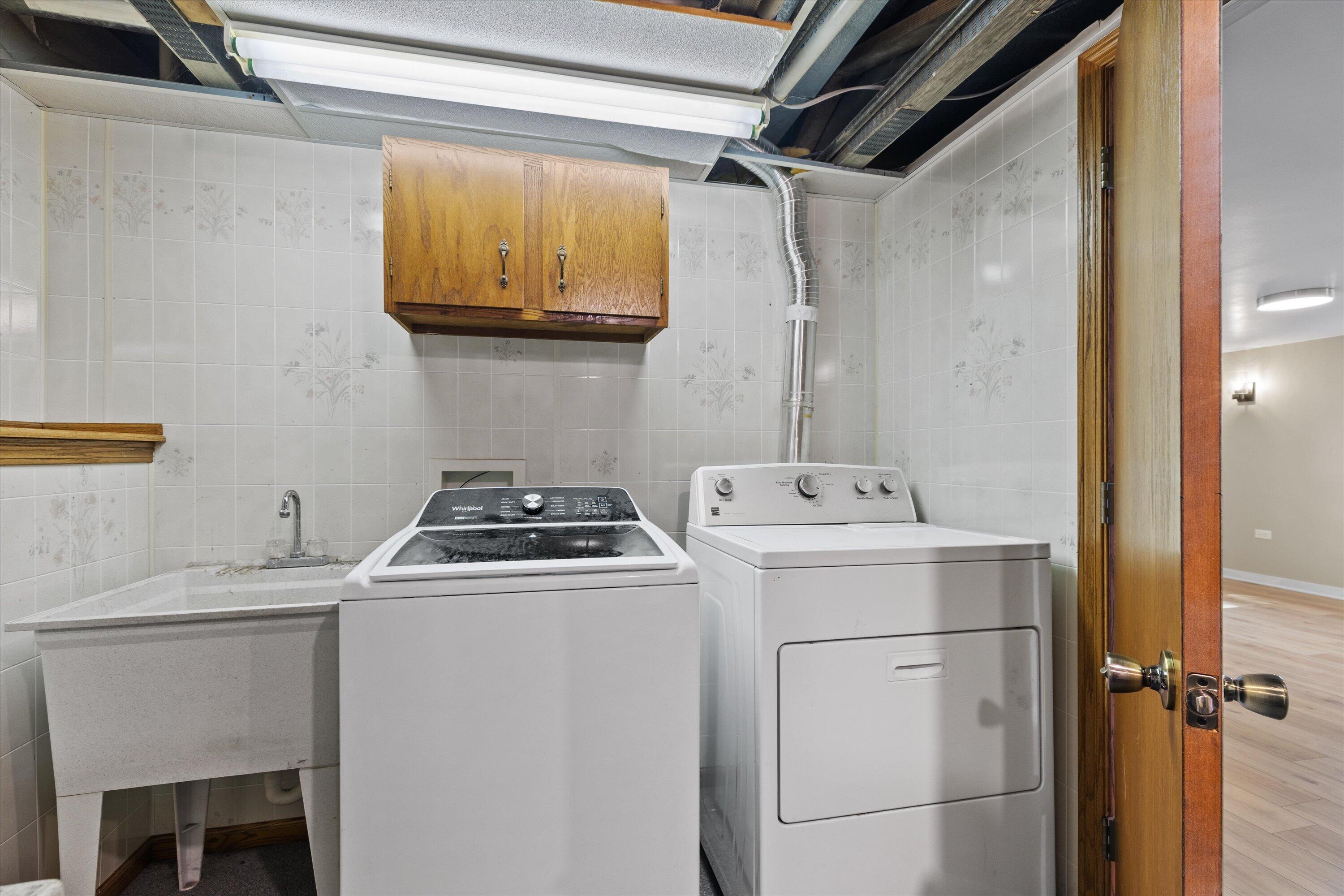 609 Clinton Street Horicon, WI 53032 - Photo 29 of 38 Laundry