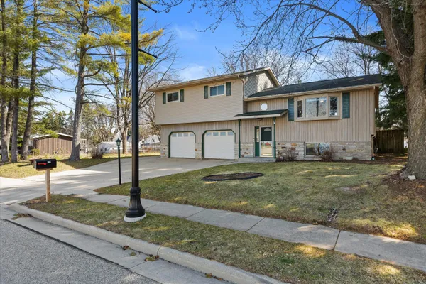 $295,000 | 609 Clinton Street, Horicon, WI 53032