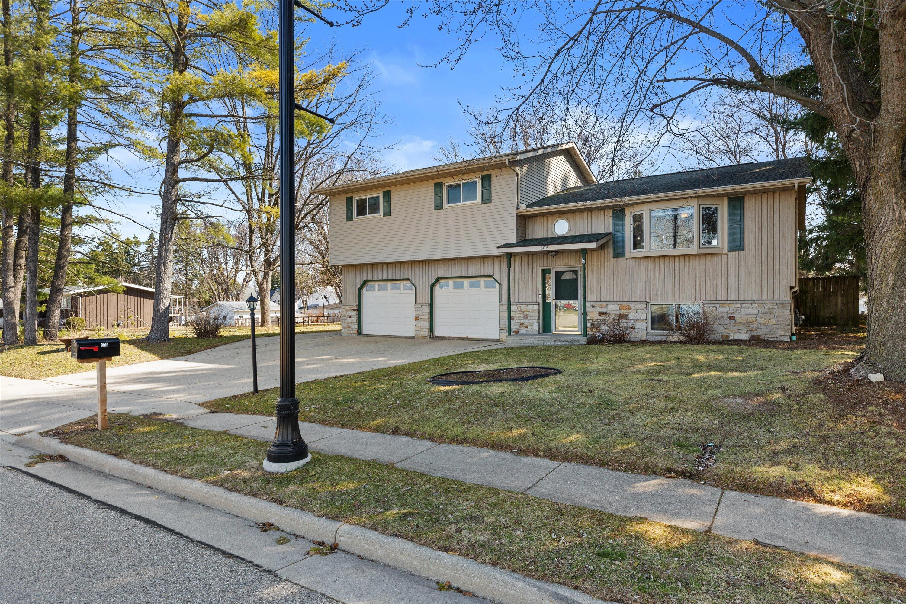 609 Clinton Street Horicon, WI 53032 - Photo 30 of 38 Front Exterior
