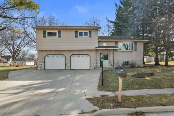 $295,000 | 609 Clinton Street, Horicon, WI 53032