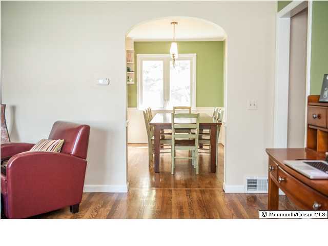 280 Sudbury Road Point Pleasant, NJ 08742 - Photo 5 of 20 a living room with furniture and a large window