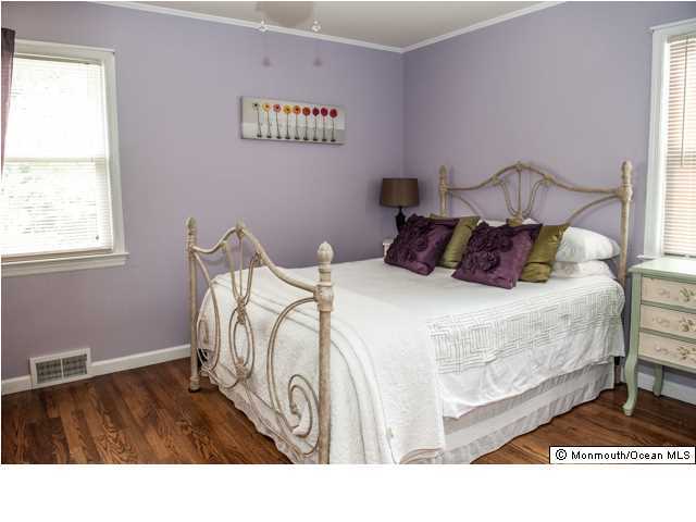 280 Sudbury Road Point Pleasant, NJ 08742 - Photo 9 of 20 a bedroom with a bed and a window