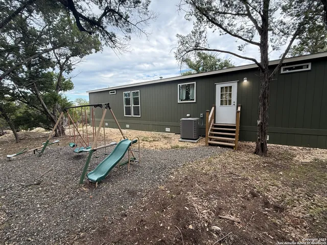 $1,600 | 133 Canyon Lake East, Bandera, TX 78003