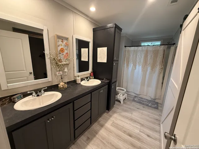 $1,600 | 133 Canyon Lake East, Bandera, TX 78003