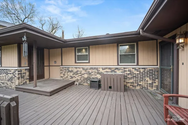 $525,000 | 27317 West Lakeview Drive South, Wauconda, IL 60084