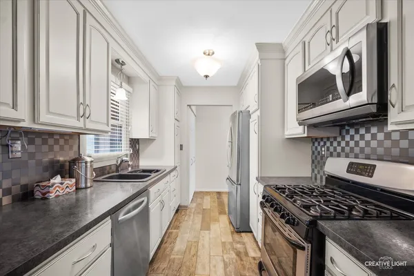 $525,000 | 27317 West Lakeview Drive South, Wauconda, IL 60084