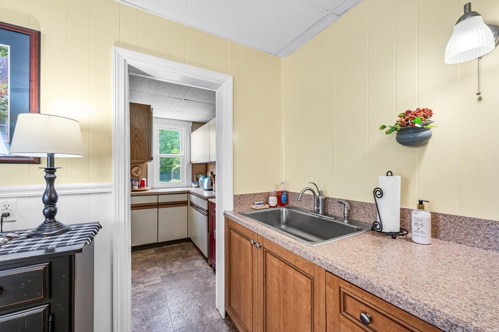162 Hubbard Street Ludlow, MA 01056 - Photo 15 of 37