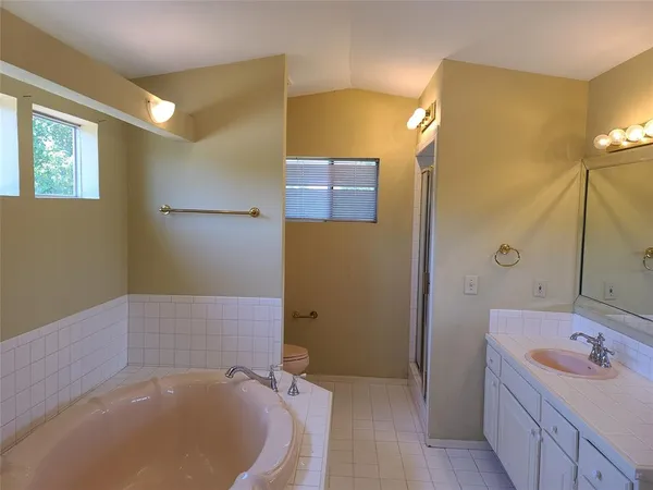 $1,995 | 1914 Shorewood Drive, Grapevine, TX 76051