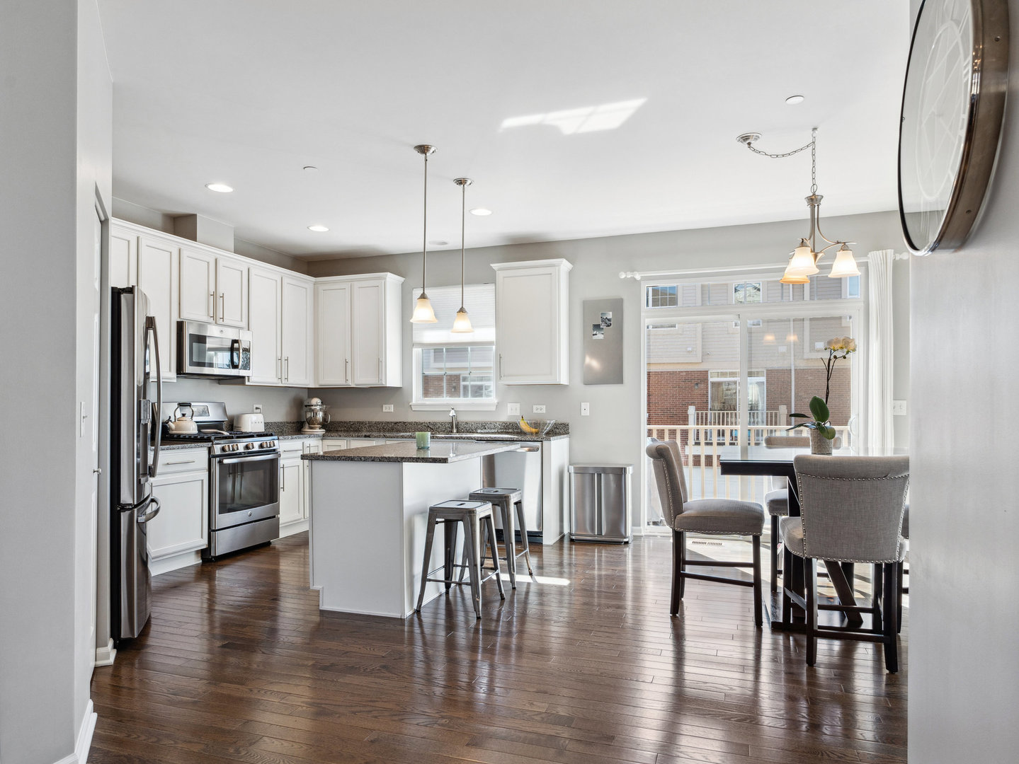 2933 Henley Lane Naperville, IL 60540 - Photo 3 of 28