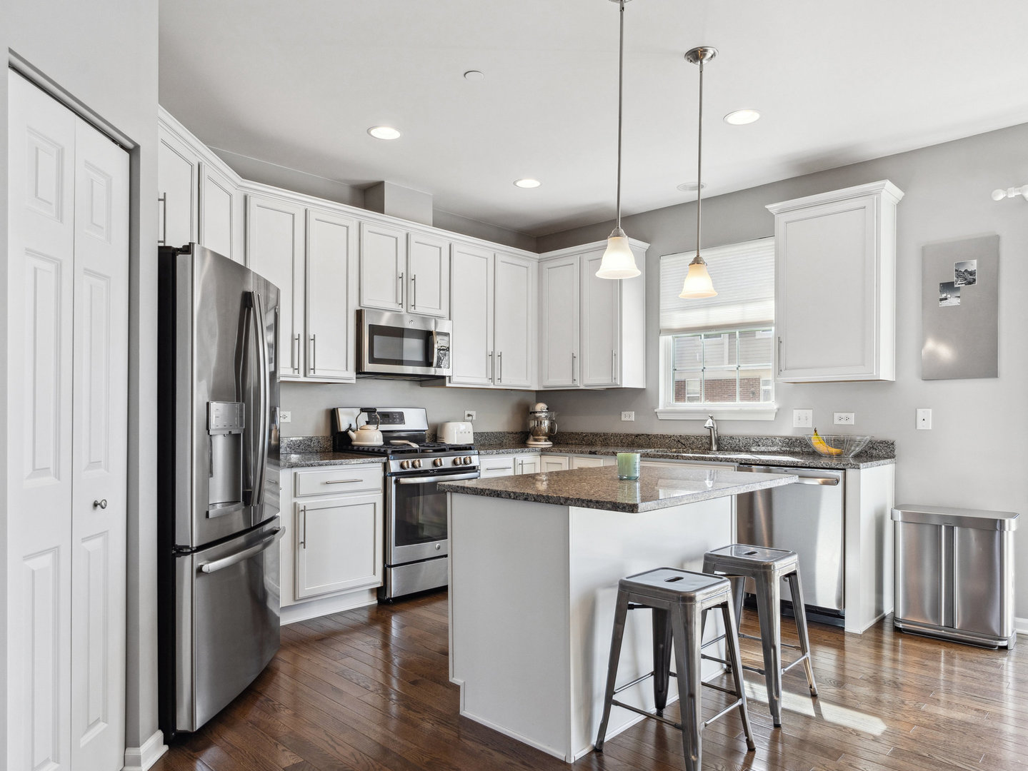 2933 Henley Lane Naperville, IL 60540 - Photo 4 of 28