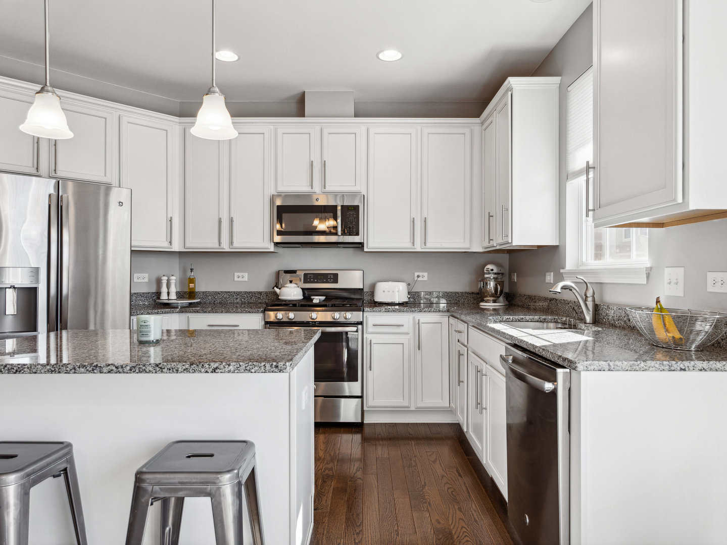 2933 Henley Lane Naperville, IL 60540 - Photo 6 of 28