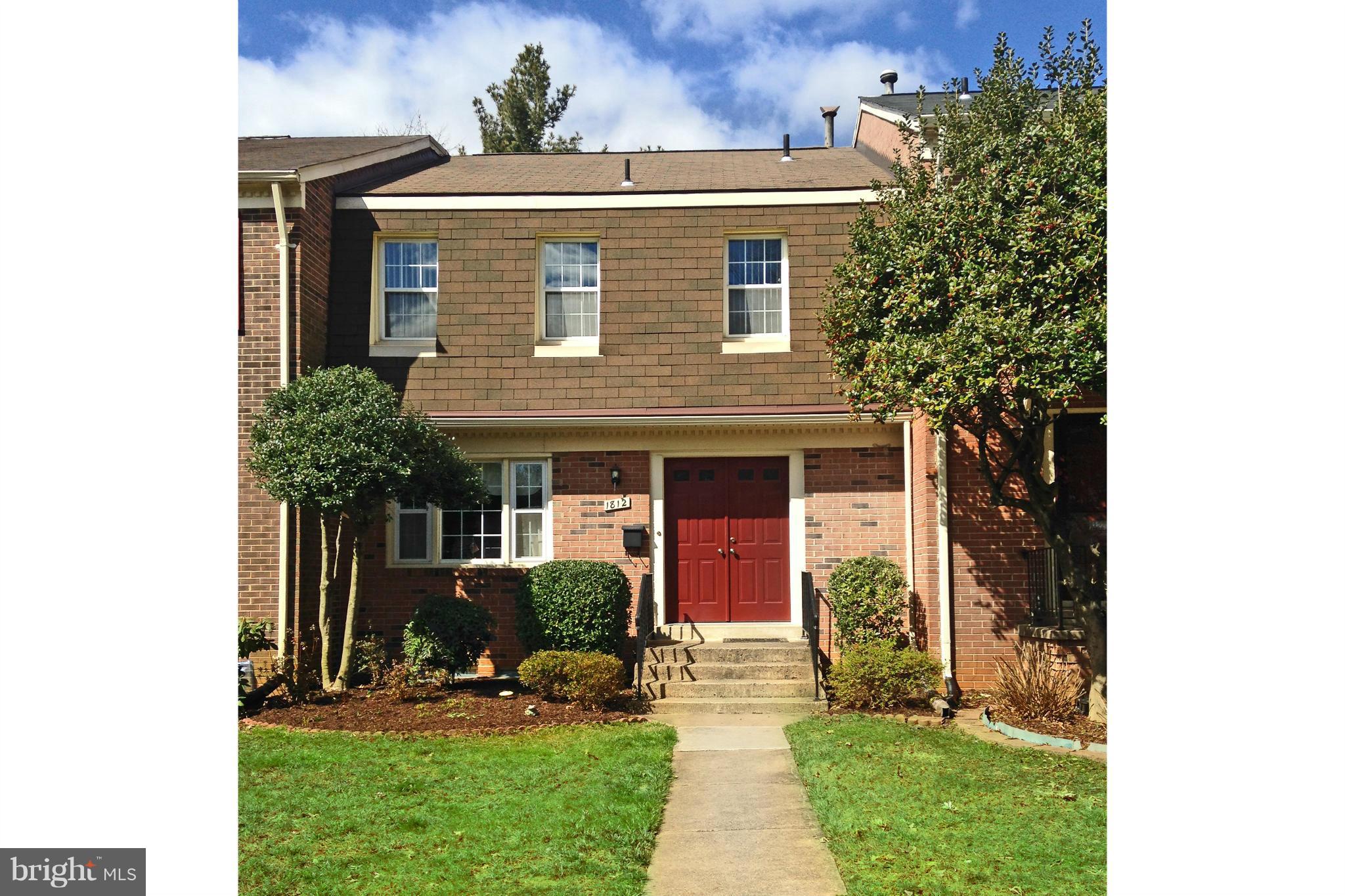 1812 Golf View Court Reston, VA 20190 - Photo 1 of 29 Exterior (Front)