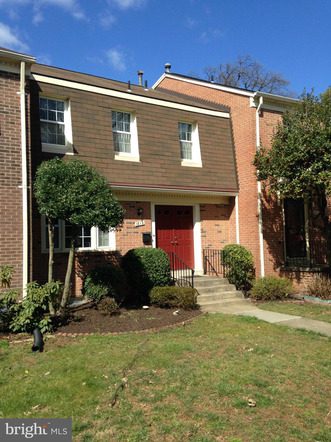 1812 Golf View Court Reston, VA 20190 - Photo 2 of 29 Exterior (Front)