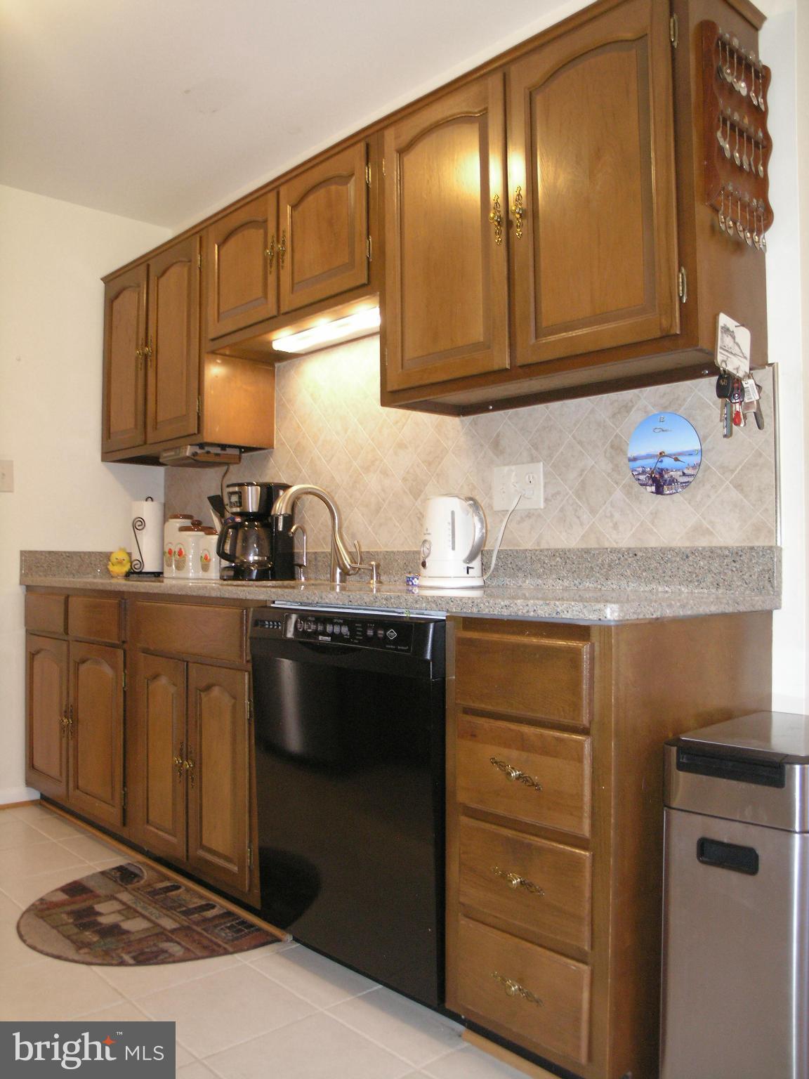 1812 Golf View Court Reston, VA 20190 - Photo 11 of 29 Kitchen