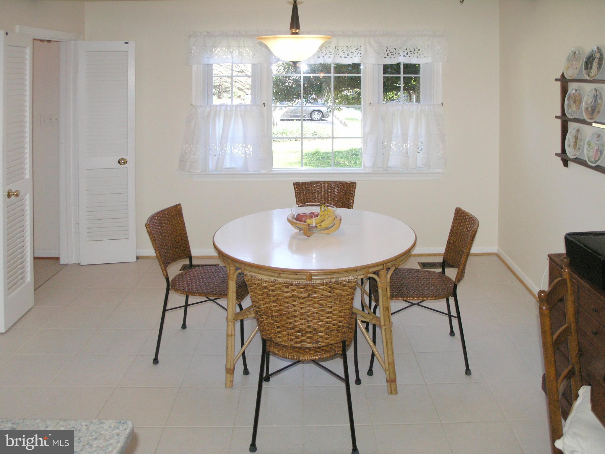 1812 Golf View Court Reston, VA 20190 - Photo 12 of 29 BREAKFAST ROOM