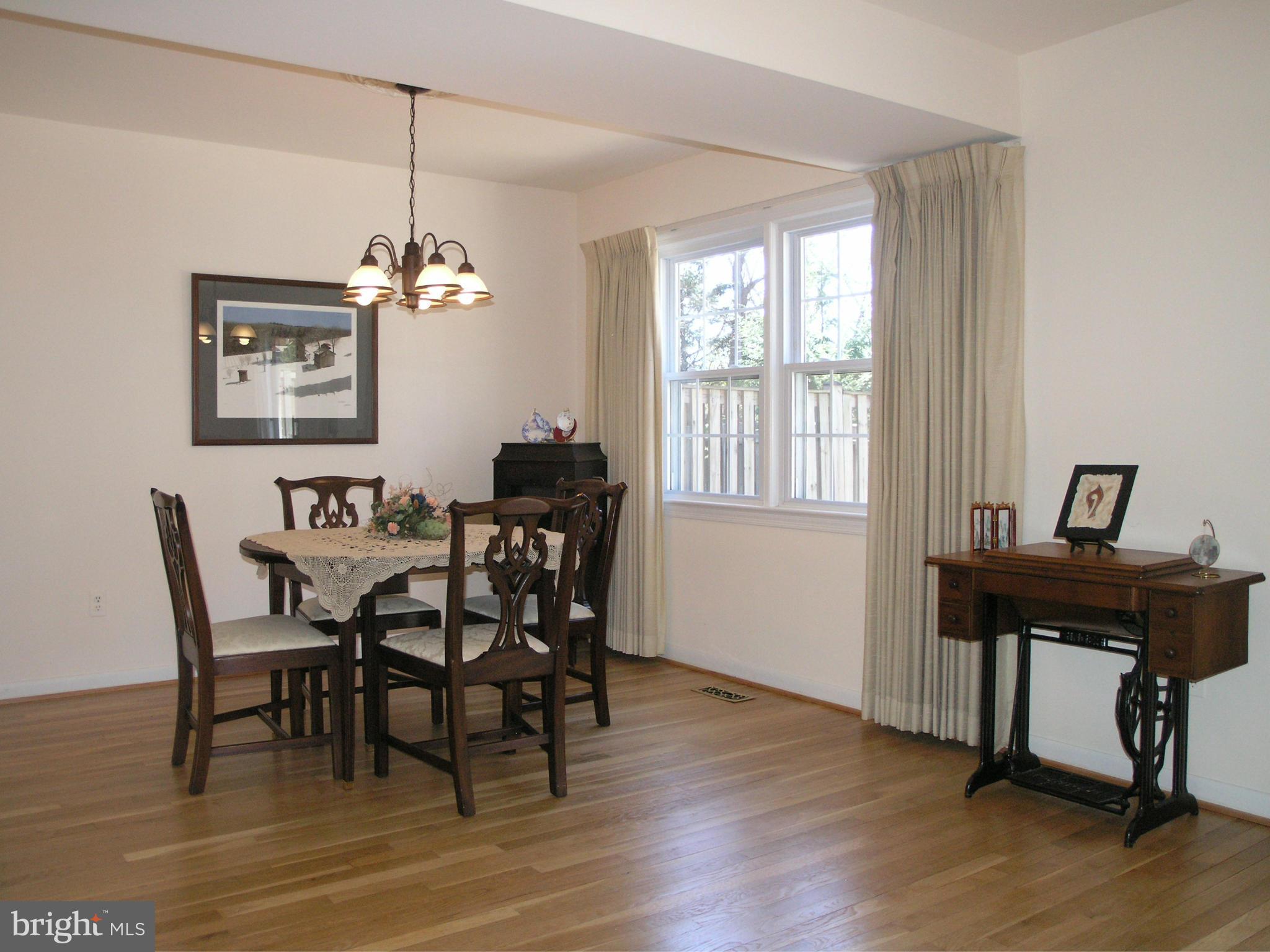 1812 Golf View Court Reston, VA 20190 - Photo 13 of 29 Dining Room