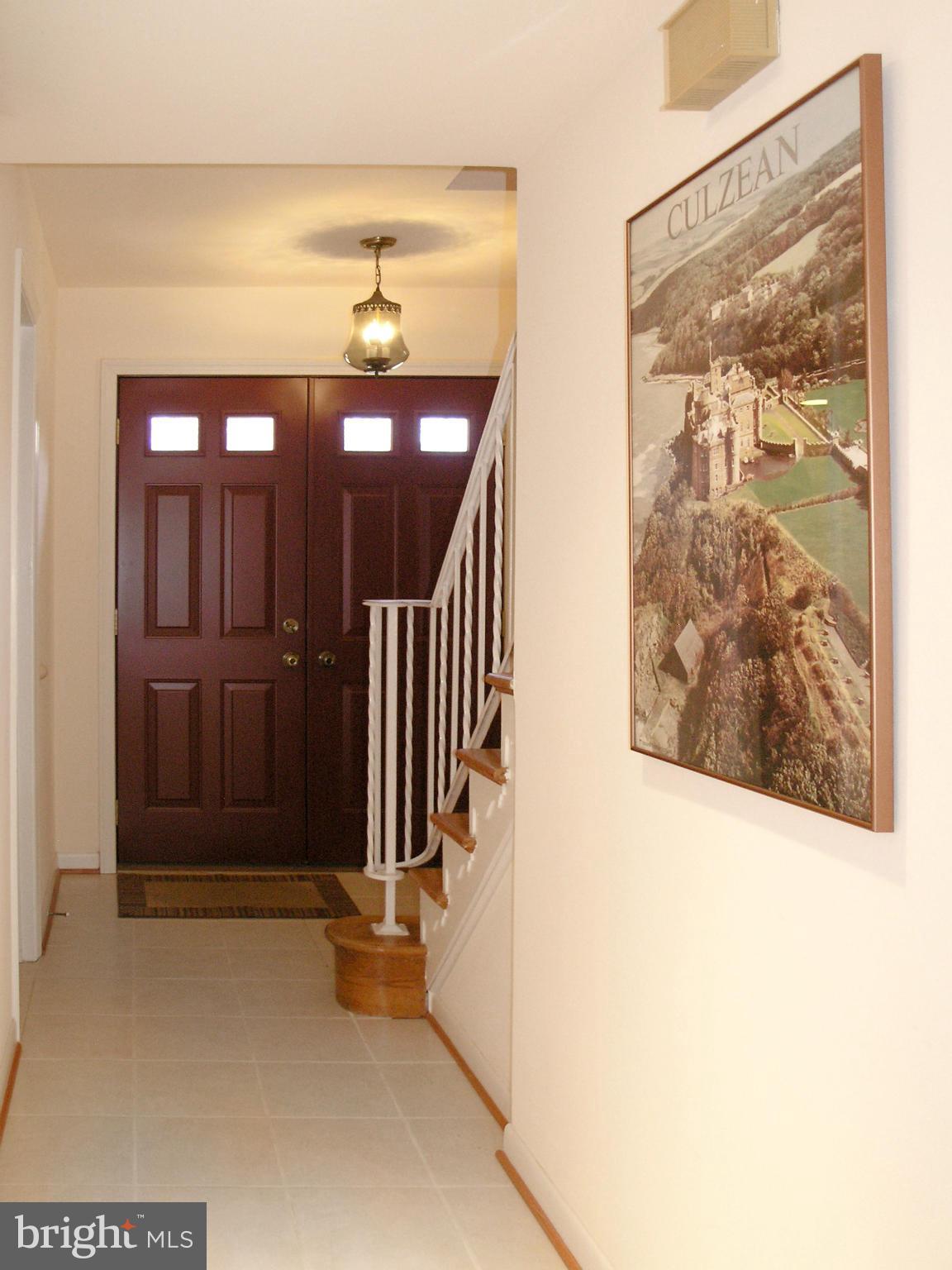 1812 Golf View Court Reston, VA 20190 - Photo 3 of 29 FOYER