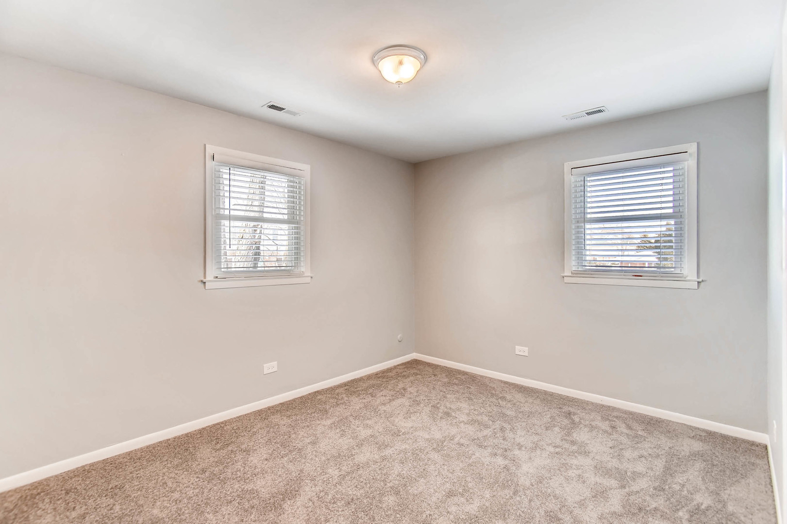 7233 38th Place Lyons, IL 60534 - Photo 21 of 26 an empty room with a window