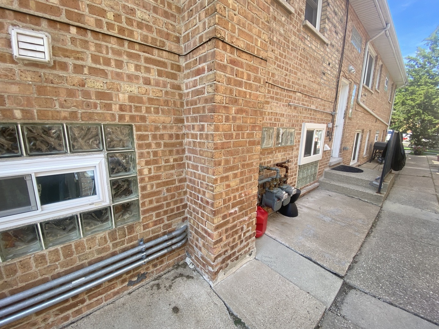 7233 38th Place Lyons, IL 60534 - Photo 25 of 26 a view of a brick buildings with many windows