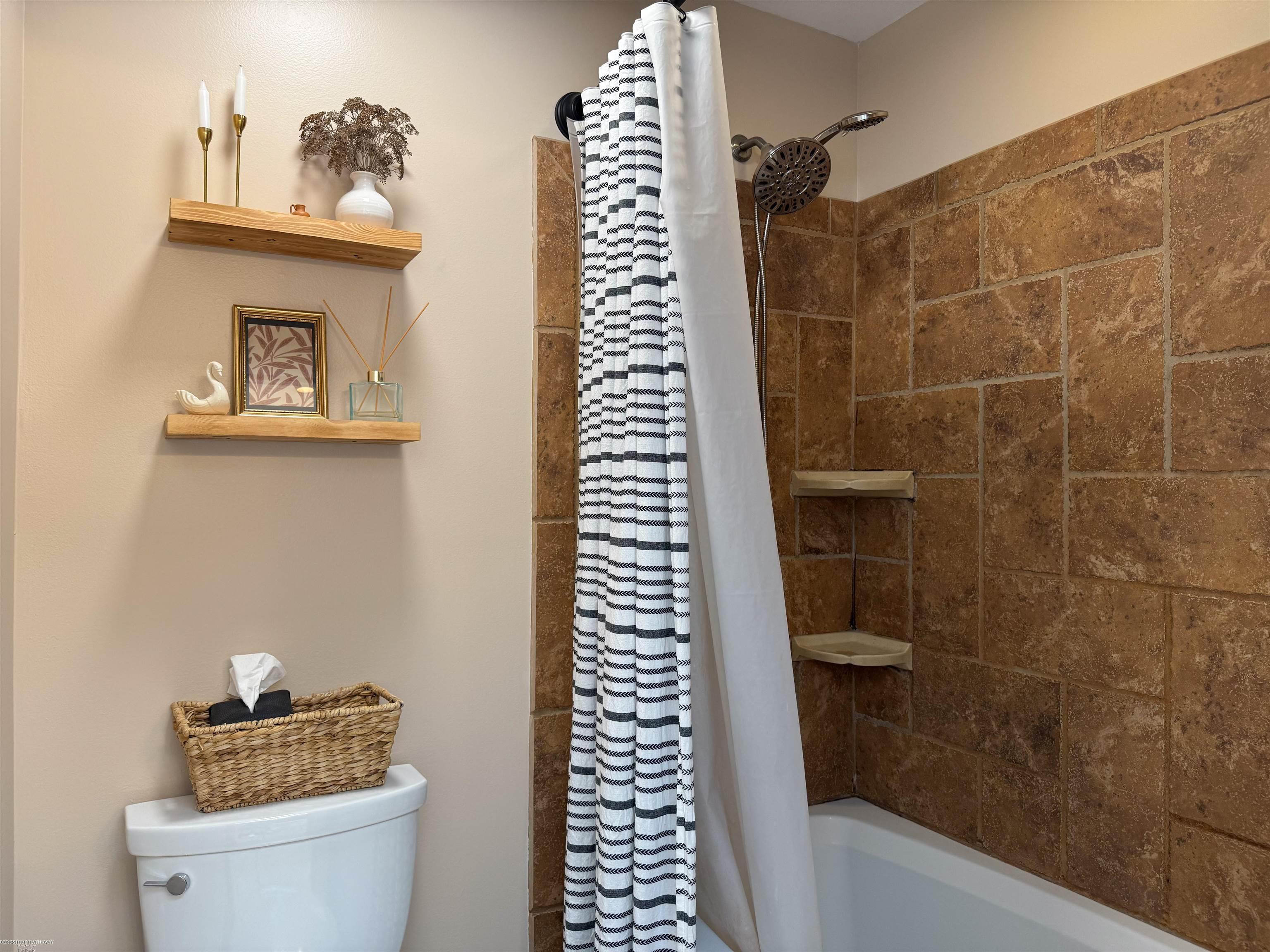 3821 Dunning Road Rochester, MI 48309 - Photo 17 of 27 50213133-73d0aac3-fc89-41cf-ba05-d4ccb1084132.JPG