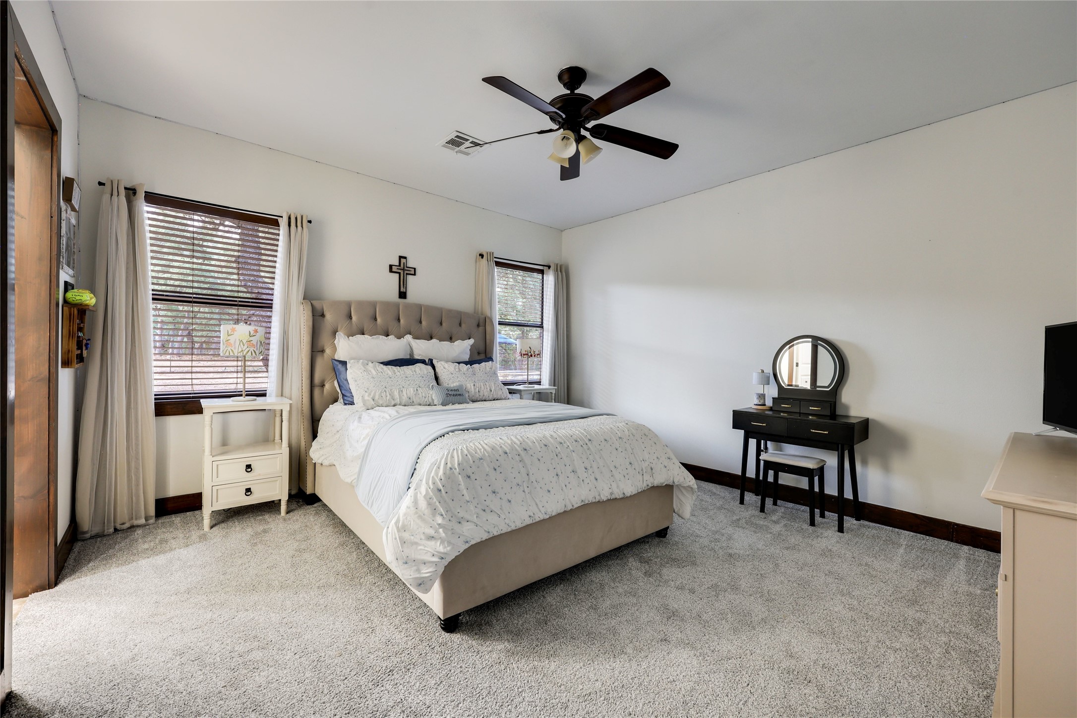 116 Apache Trail Georgetown, TX 78633 - Photo 14 of 40 Jack and Jill HUGE Bedroom