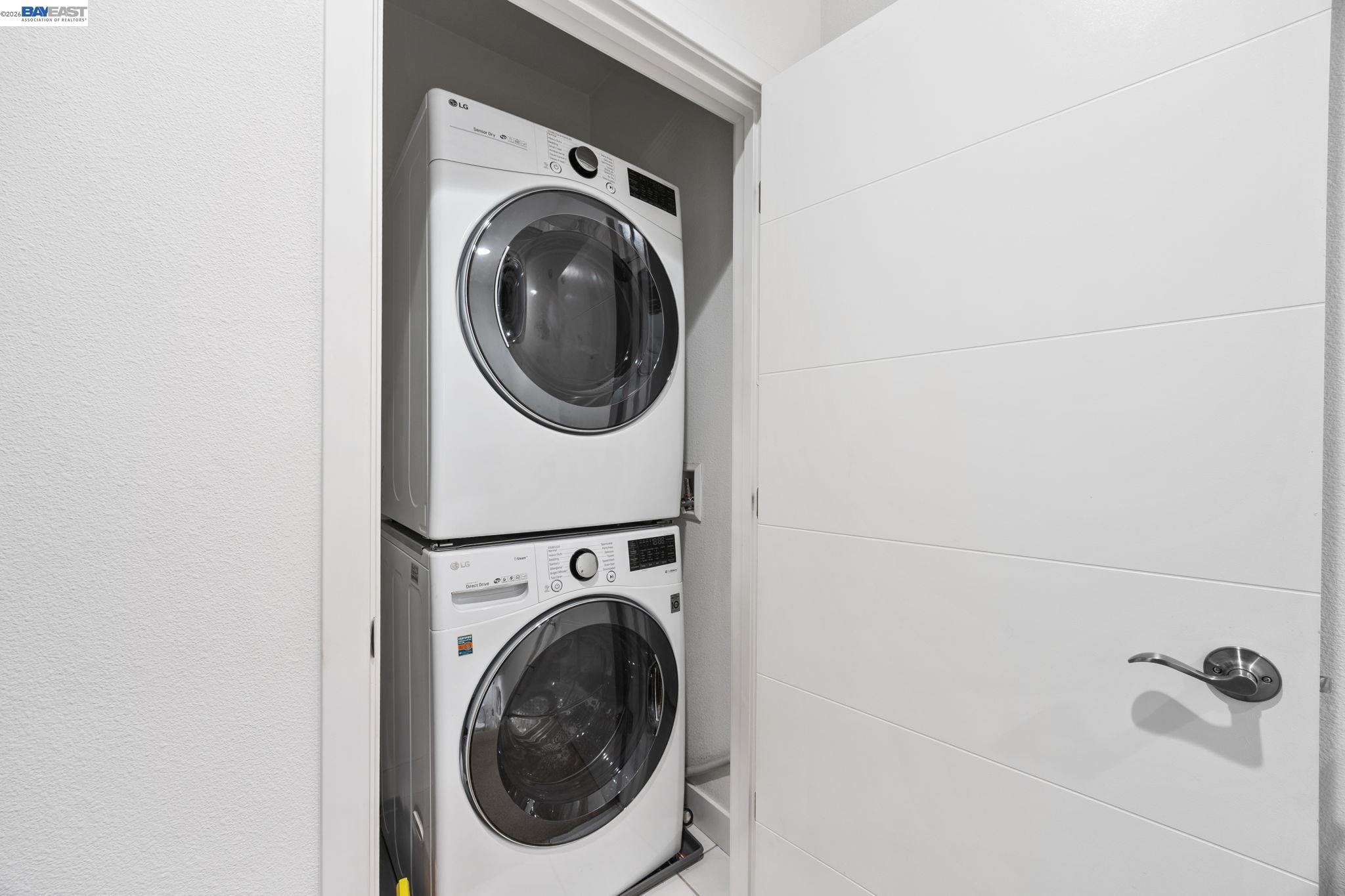 117 Uptown Circle Oakland, CA 94607 - Photo 5 of 7 a utility room with dryer and washer