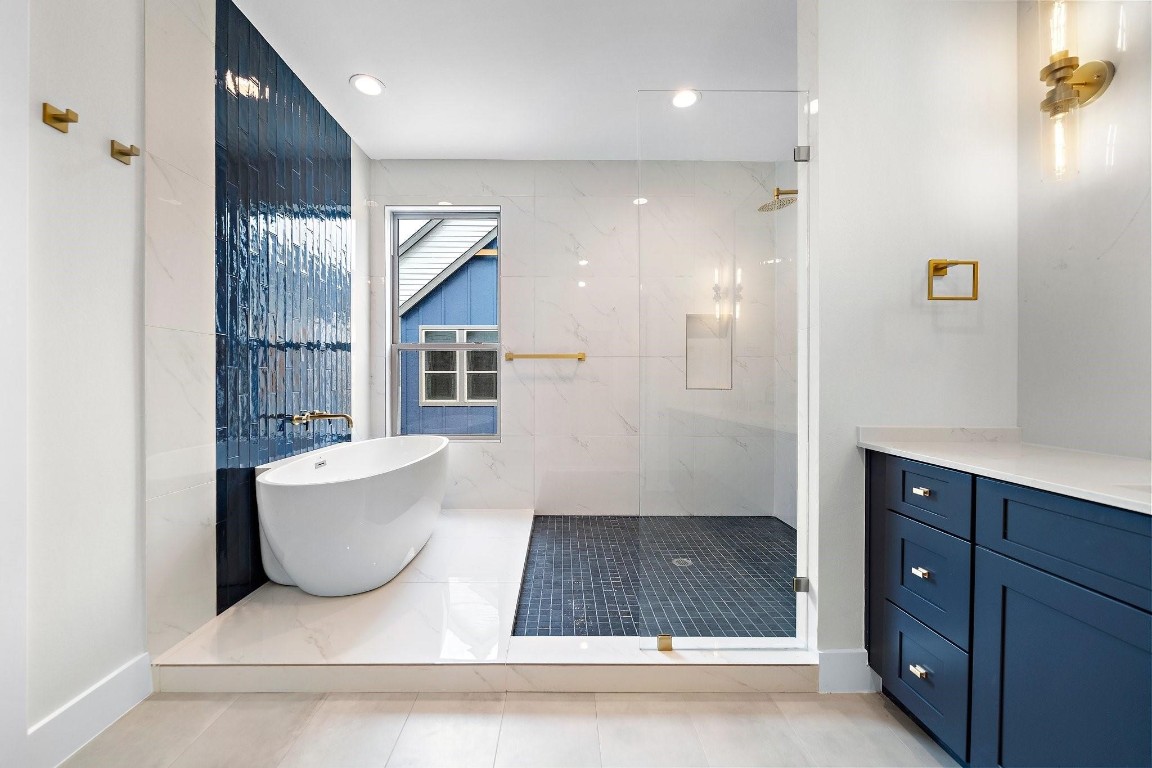 2200 Marnel Road, Unit I Houston, TX 77055 - Photo 12 of 25 a living room with furniture and a window